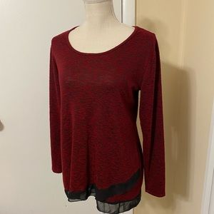 Three seasons maternity shirt with shear detail